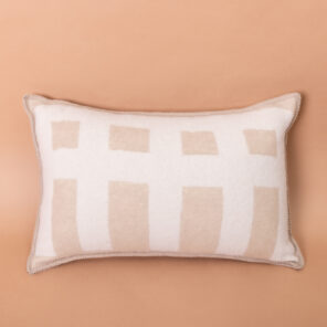 Fonotype Cushion